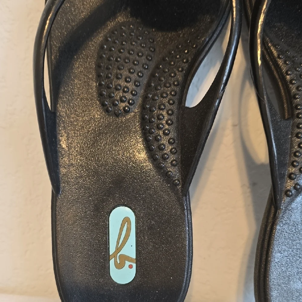 OKA b. Black Women's Sandals with Floral Accent. Size ML - Picture 7 of 16